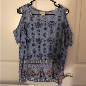 🌻Blue and floral dressy t shirt